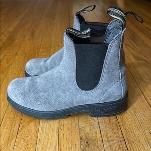 Blundstone Gray Suede Ankle Boots